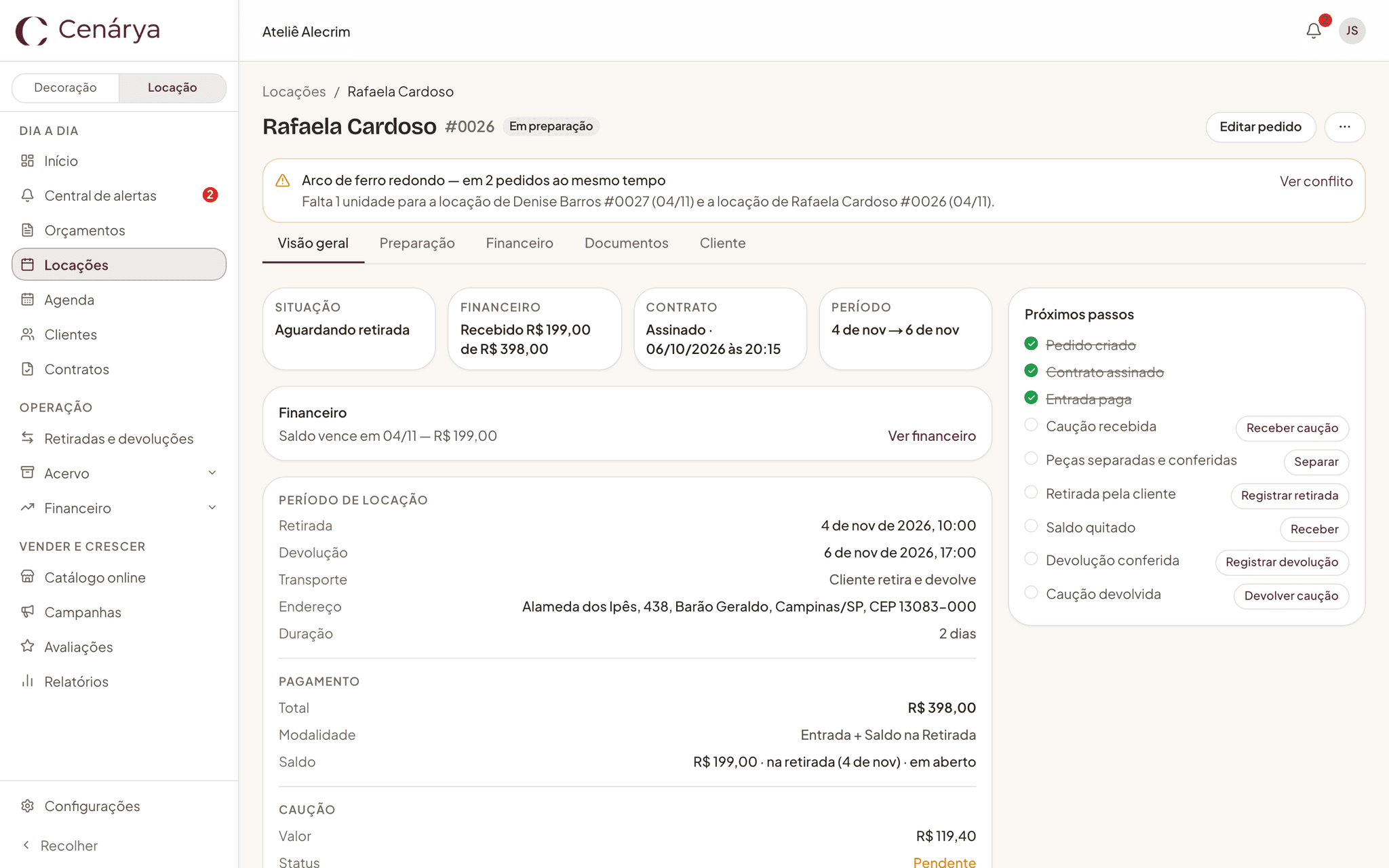 Locação no computador com o aviso de conflito: a mesma peça prometida para duas locações nas mesmas datas.