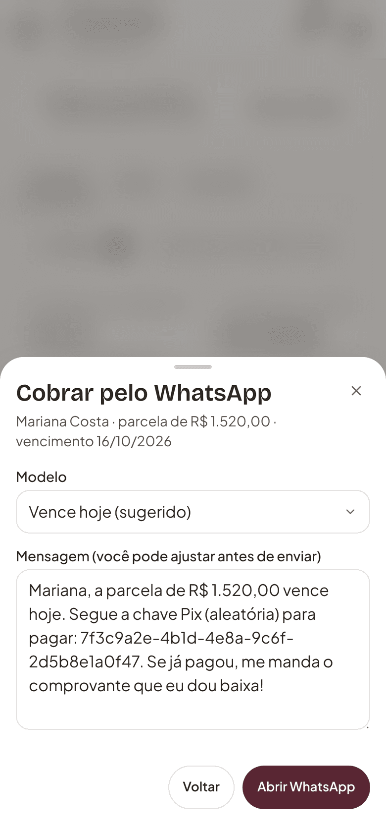 Mensagem de cobrança pronta no celular, com o valor, o vencimento e a chave Pix, e o botão de enviar pelo WhatsApp.